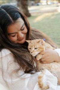 Ariel with her ESA cat called Hedi, who was with Ariel for two years at HSU